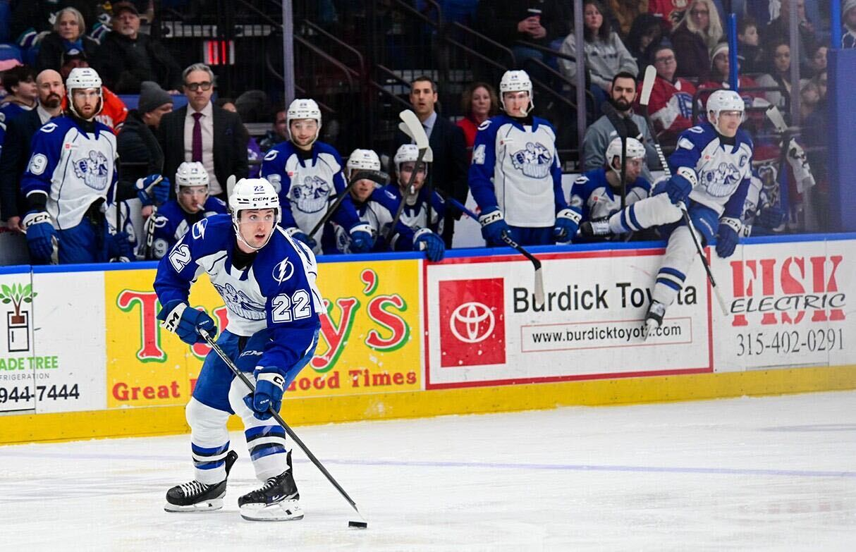 Hockey players reading the play as they approach the puck
